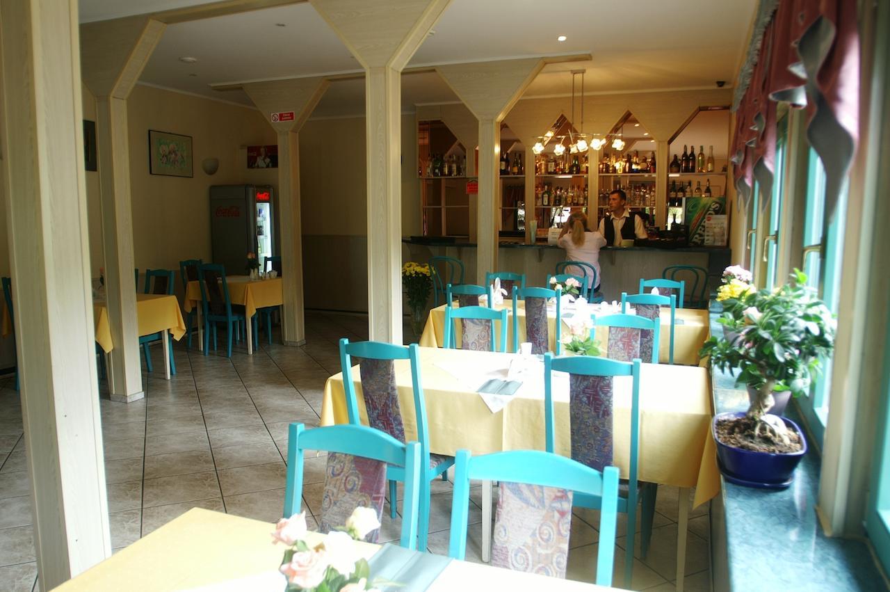 Zajazd Duet Radzymin Exterior photo