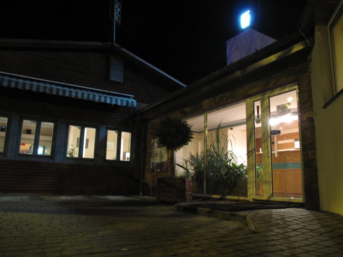 Zajazd Duet Radzymin Exterior photo